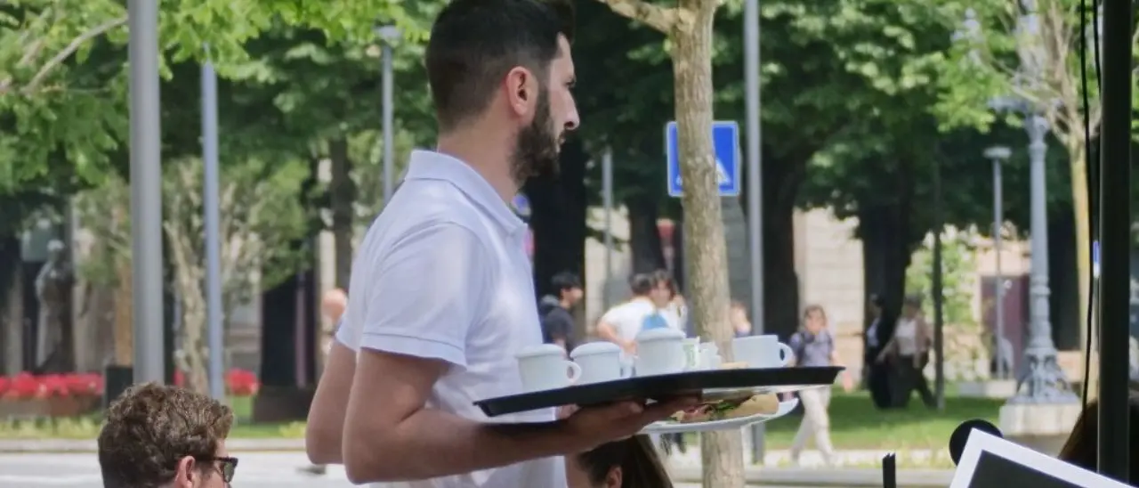 Lavoratori stagionali o schiavi?\u00A0Il volto nascosto dell’estate calabrese:\u00A0«Costretti a turni di 18 ore al giorno»\n