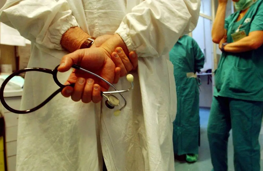 Approvato il disegno di legge sulla responsabilità penale dei medici: una svolta contro la medicina difensiva\n