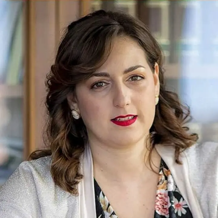 Regionali, l’ex pentastellata Dalila Nesci criticata sui social dopo la candidatura con Fdi.\u00A0Antoniozzi: «Non ha tradito»\n