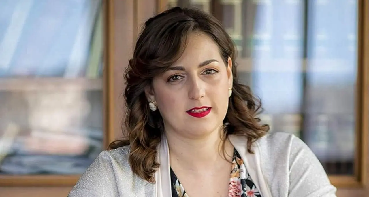 Regionali, l’ex pentastellata Dalila Nesci criticata sui social dopo la candidatura con Fdi. Antoniozzi: «Non ha tradito»