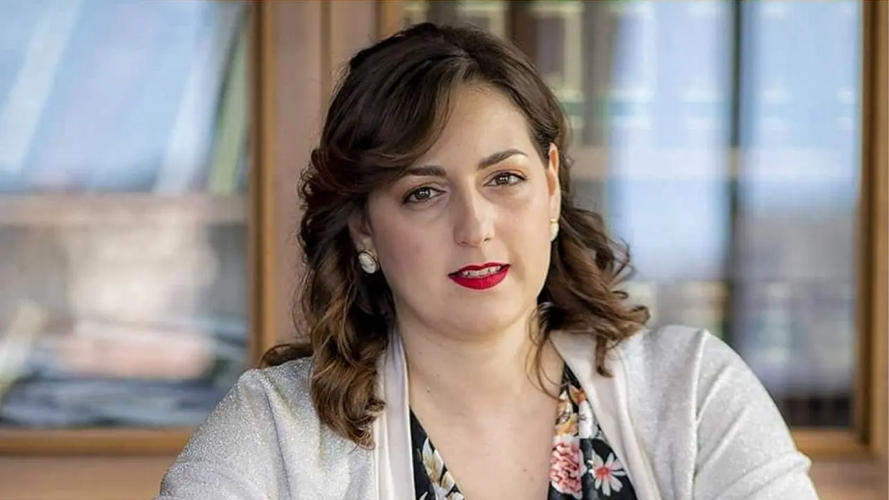 Regionali, l’ex pentastellata Dalila Nesci criticata sui social dopo la candidatura con Fdi.\u00A0Antoniozzi: «Non ha tradito»\n