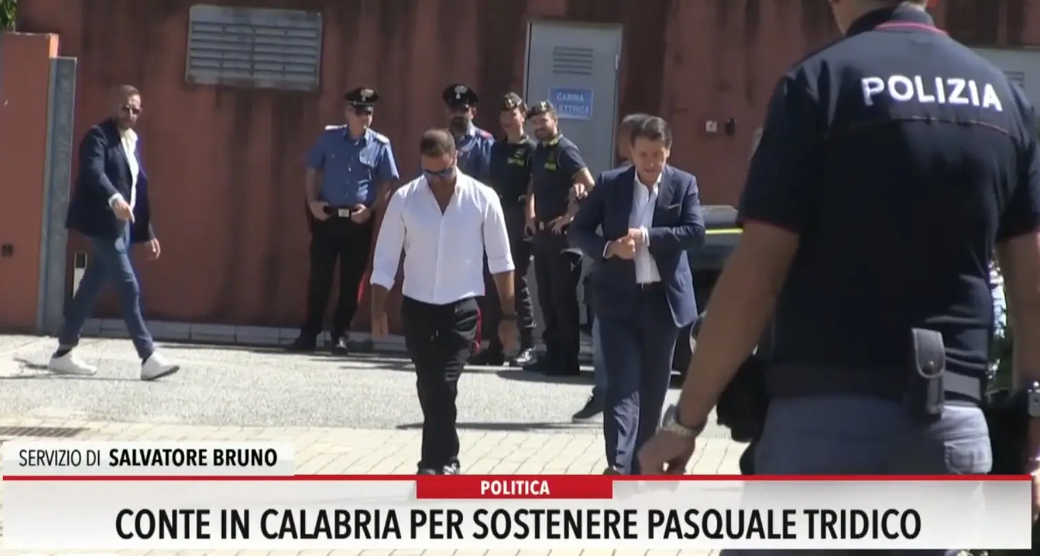 Conte in Calabria per sostenere Pasquale Tridico