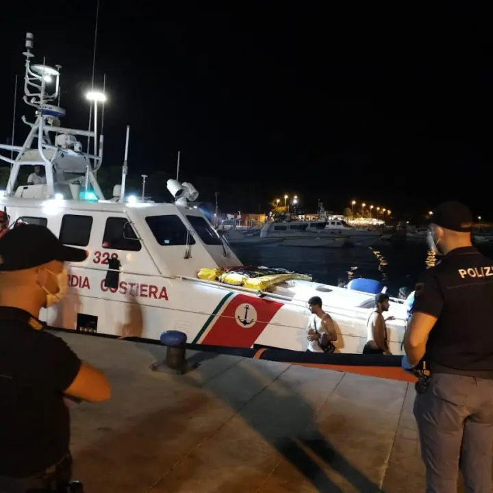 \n\nSbarchi di migranti a Roccella Jonica, fermati e trasferiti in carcere i quattro presunti scafisti\n