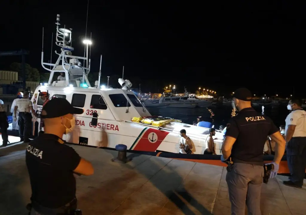 \n\nSbarchi di migranti a Roccella Jonica, fermati e trasferiti in carcere i quattro presunti scafisti\n