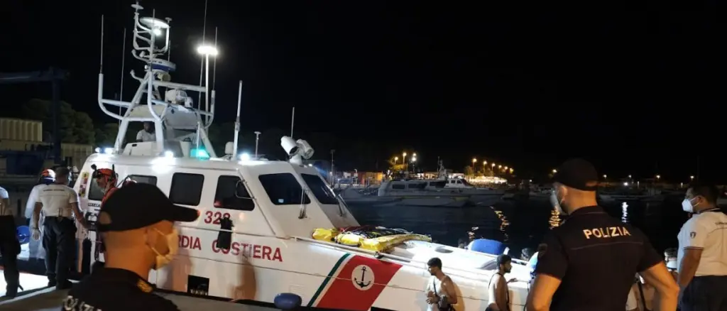 \n\nSbarchi di migranti a Roccella Jonica, fermati e trasferiti in carcere i quattro presunti scafisti\n