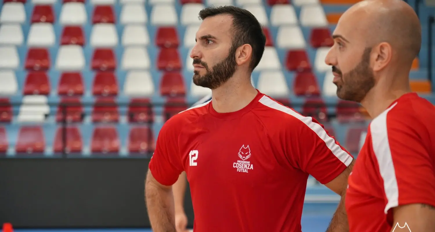 Pirossigeno Cosenza, convocazione in Nazionale per il portiere Parisi. Stasera amichevole con il Città di Acri\n