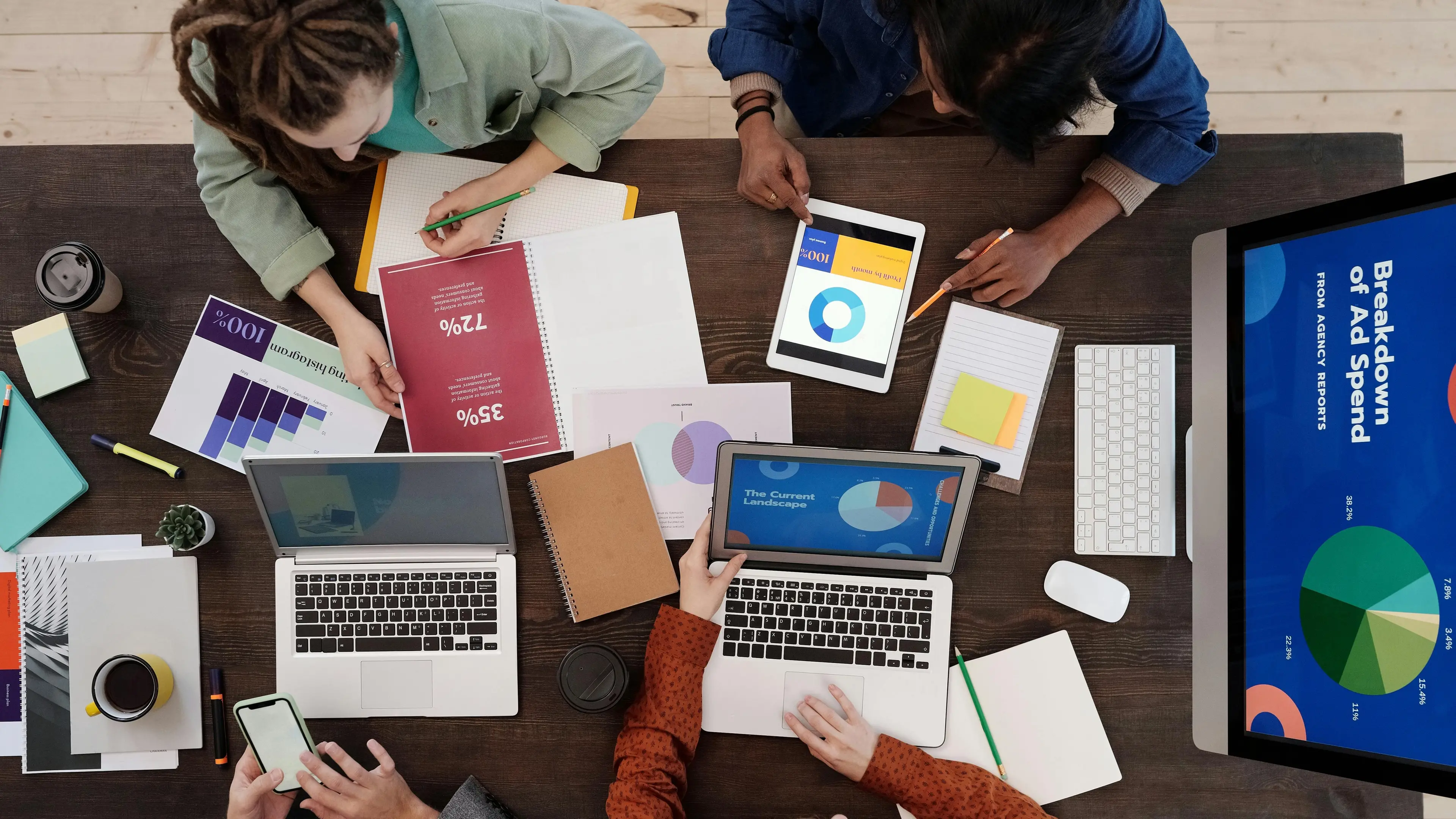 <p>Bruxelles contesta al colosso informatico di aver messo in atto pratiche di autopreferenza per acquisire clienti</p>\\n