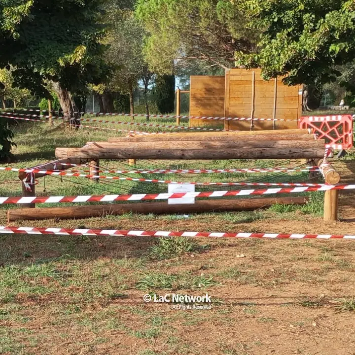 Incidente al parco a Vibo,\u00A0bimbo resta schiacciato da una trave:\u00A0operato d’urgenza