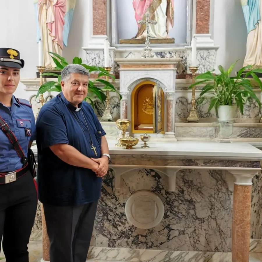 Rubava offerte e oggetti sacri nelle chiese della Piana di Gioia Tauro: individuato e denunciato