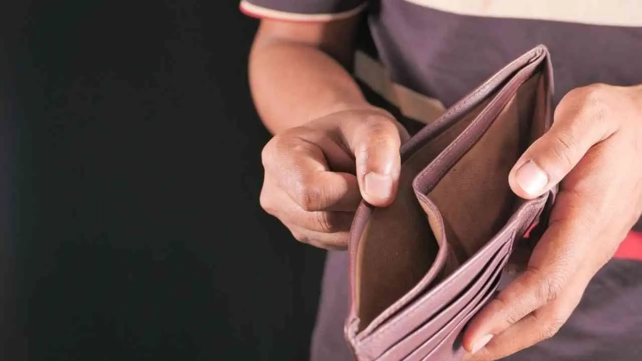 La Calabria tra le regioni più povere d’Italia: il 77% guadagna meno della media. I più ricchi (e i più tassati) risiedono a Milano\n