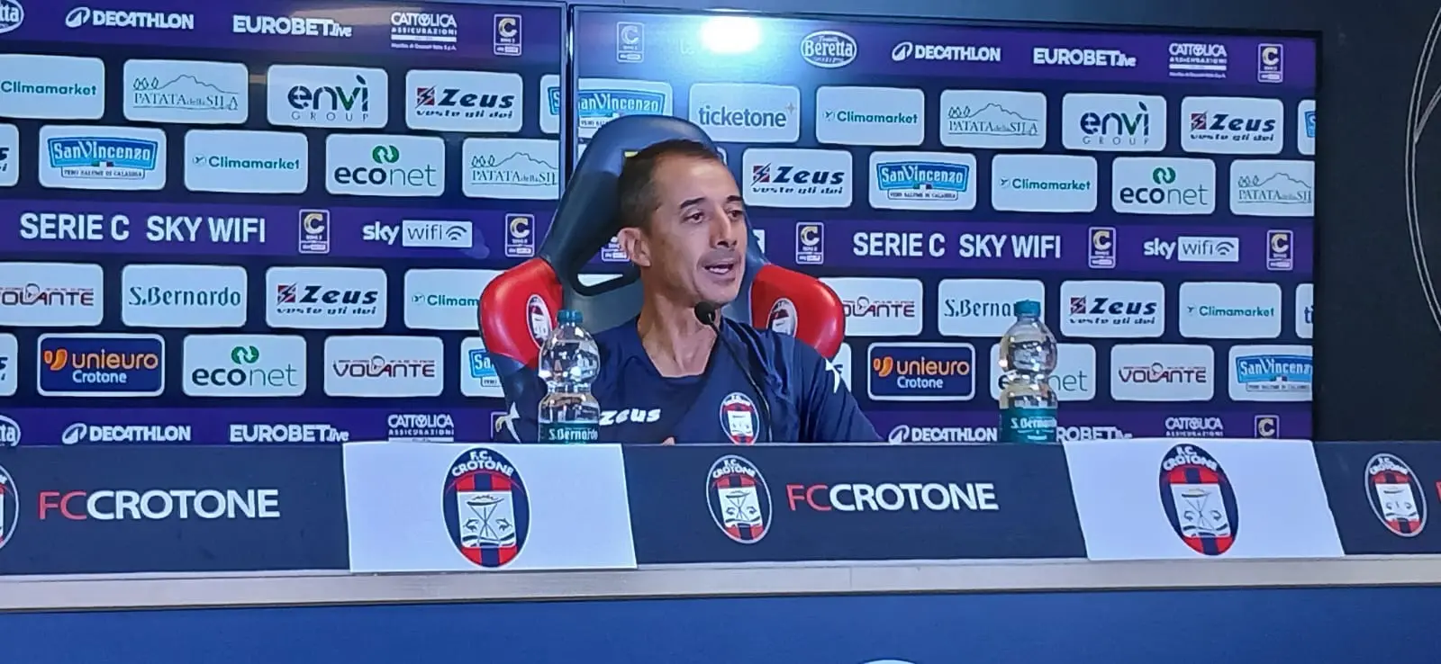 Verso Crotone-Cosenza, Longo: «Derby da affrontare con rispetto e coraggio»\n\n\n