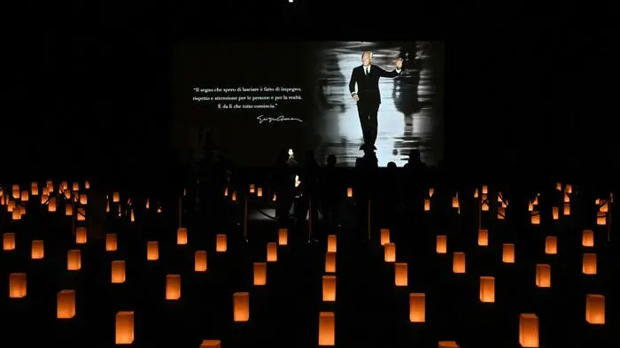 <p>I funerali di Giorgio Armani a Milano (Ansa)</p>\\n , AFP