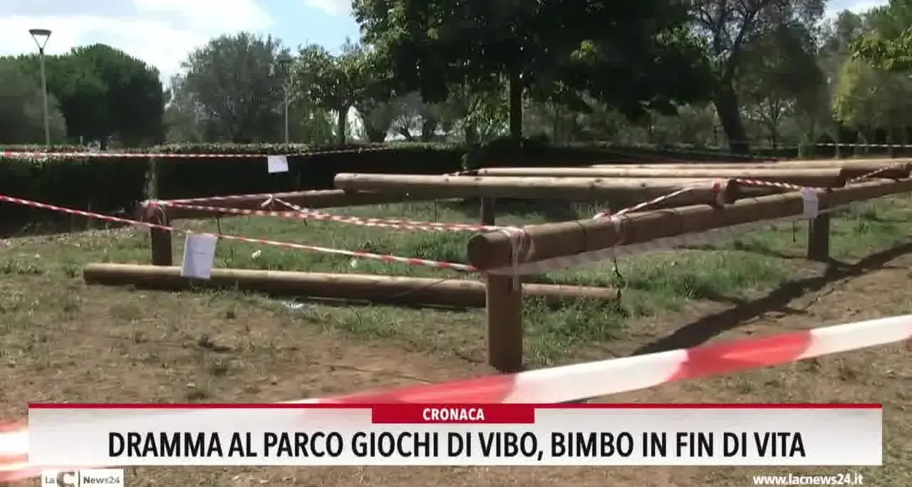 Dramma al parco giochi di Vibo: bimbo in fin di vita