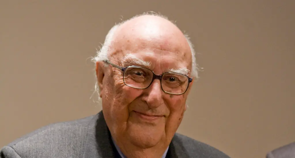 Camilleri, 100 anni dopo: lo scrittore che ha insegnato a “sfiorare la felicità”\n