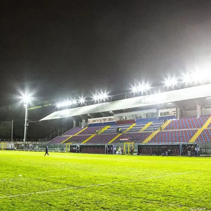 Il Comune abbatte un muro allo stadio Razza, agibilità ferma. Il presidente della Vibonese Cammarata:\u00A0«Pronti ad azioni forti»\n