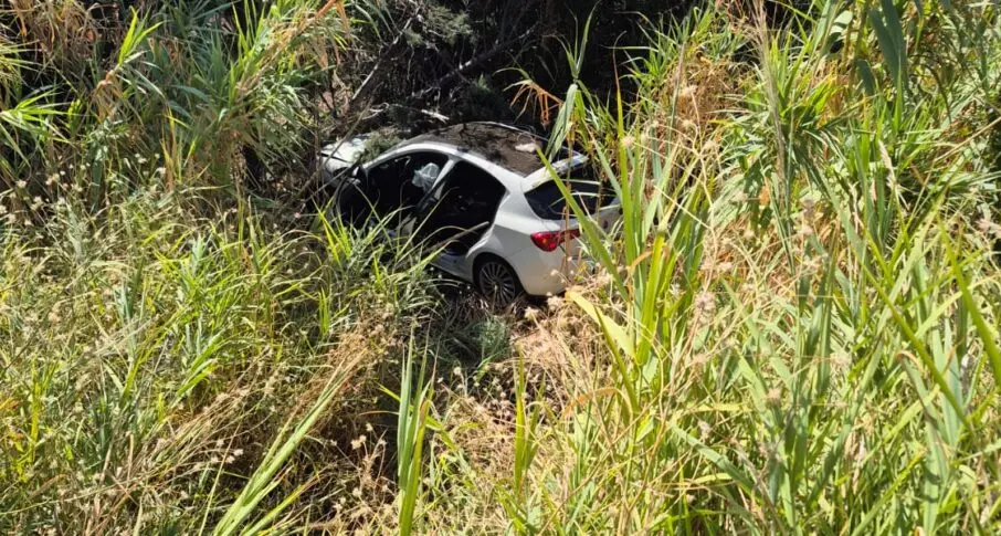 Fuscaldo, incidente sulla SS 18: auto finisce in una scarpata\n