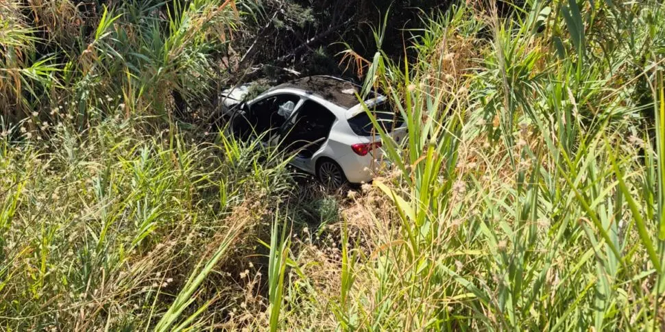 Fuscaldo, incidente sulla SS 18: auto finisce in una scarpata\n