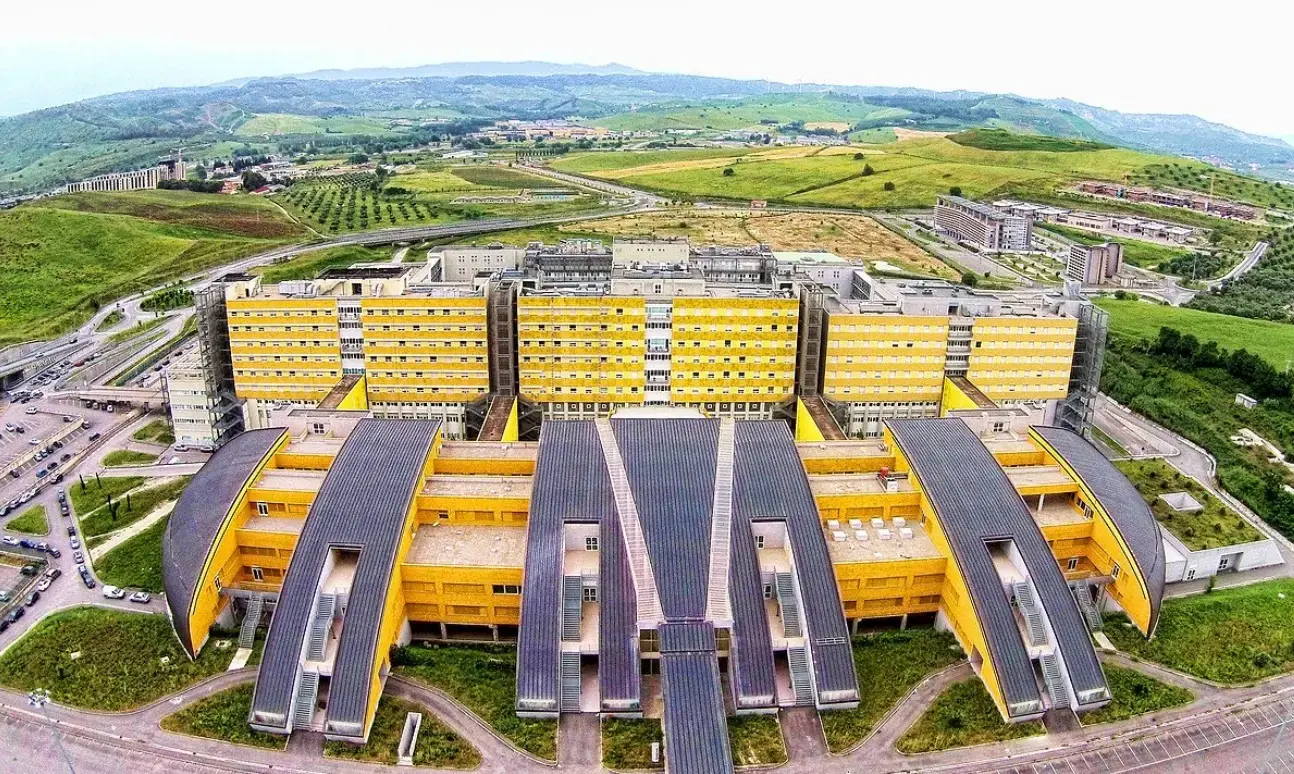 Lite in strada a Catanzaro, i due vanno al pronto soccorso per farsi curare e si riaccende di nuovo la disputa in ospedale\n