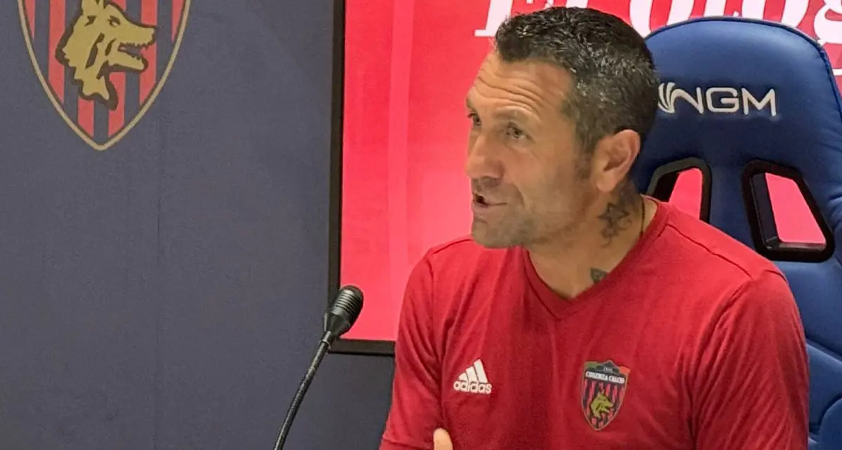 Crotone-Cosenza, Buscè:\u00A0«Ci aspetta un campo difficile e dobbiamo essere concentrati»