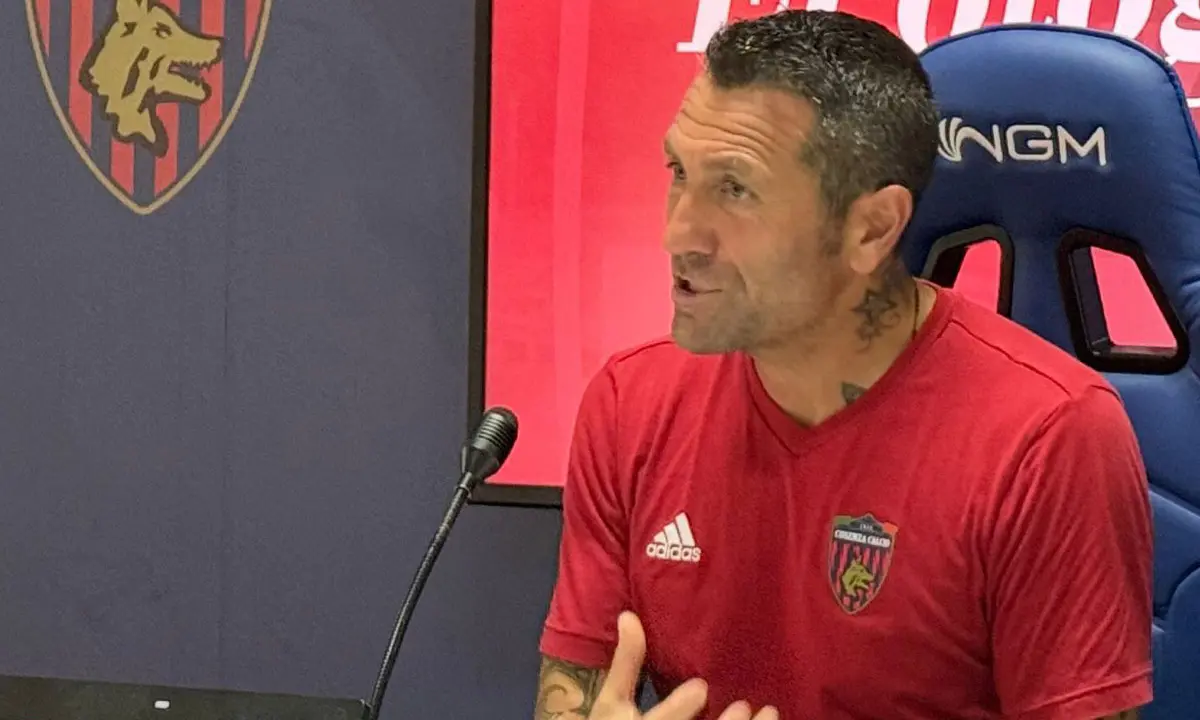 Crotone-Cosenza, Buscè:\u00A0«Ci aspetta un campo difficile e dobbiamo essere concentrati»