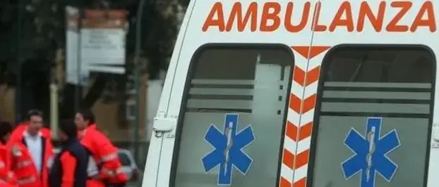 Tragico incidente nella Locride sulla statale 106: morto un 64enne, ferito un bambino\n