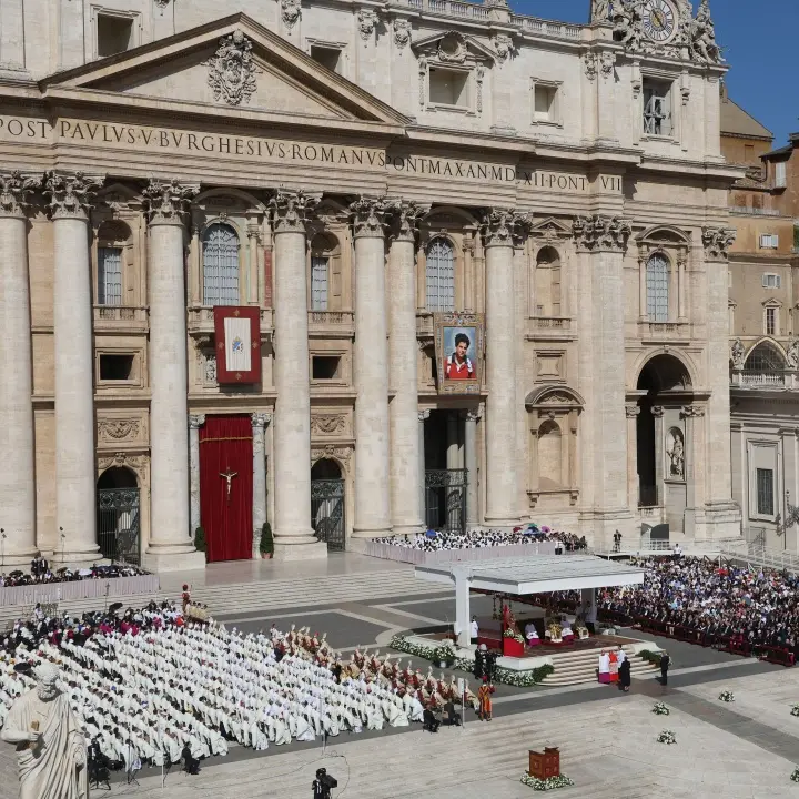 Carlo Acutis e Pier Giorgio Frassati proclamati santi da Papa Leone: applausi e lacrime tra le migliaia di fedeli in piazza