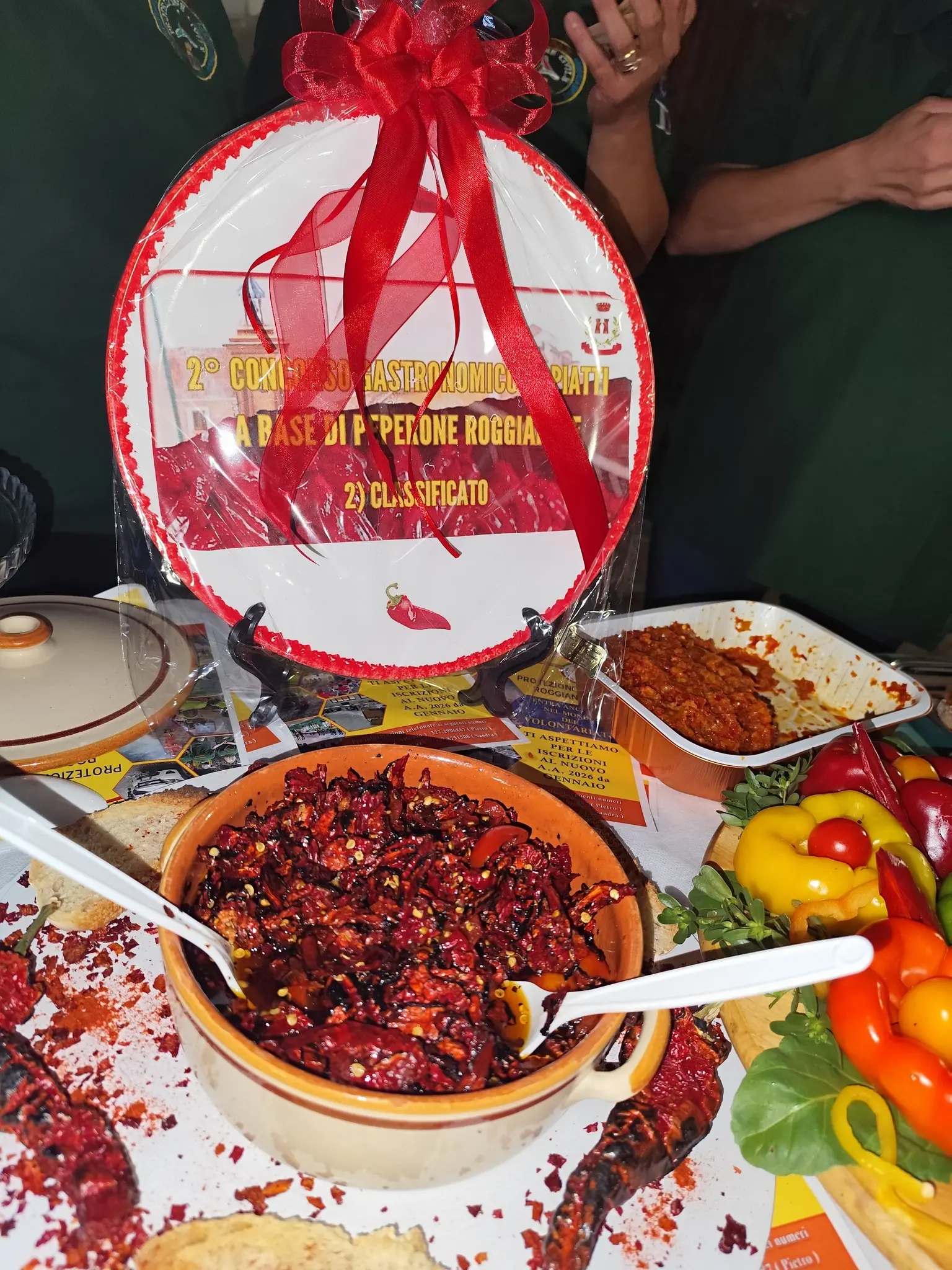 Roggiano Gravina celebra il re “pipazza”: degustazioni e show cooking per la Festa del peperone\n