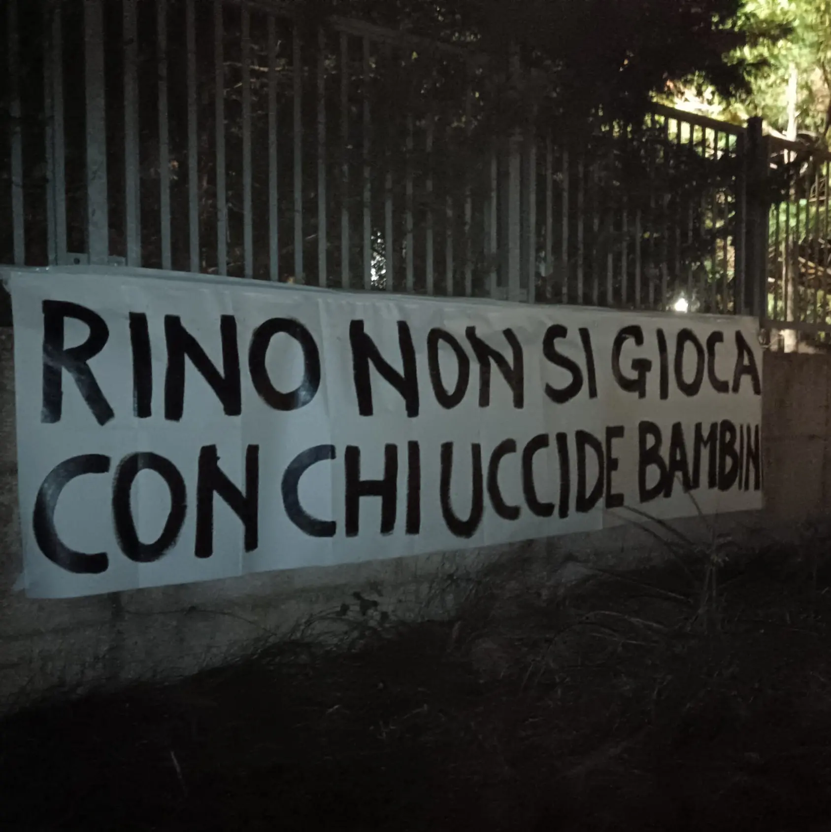 Gattuso, non solo rose: Schiavonea protesta contro la disputa di Israele-Italia