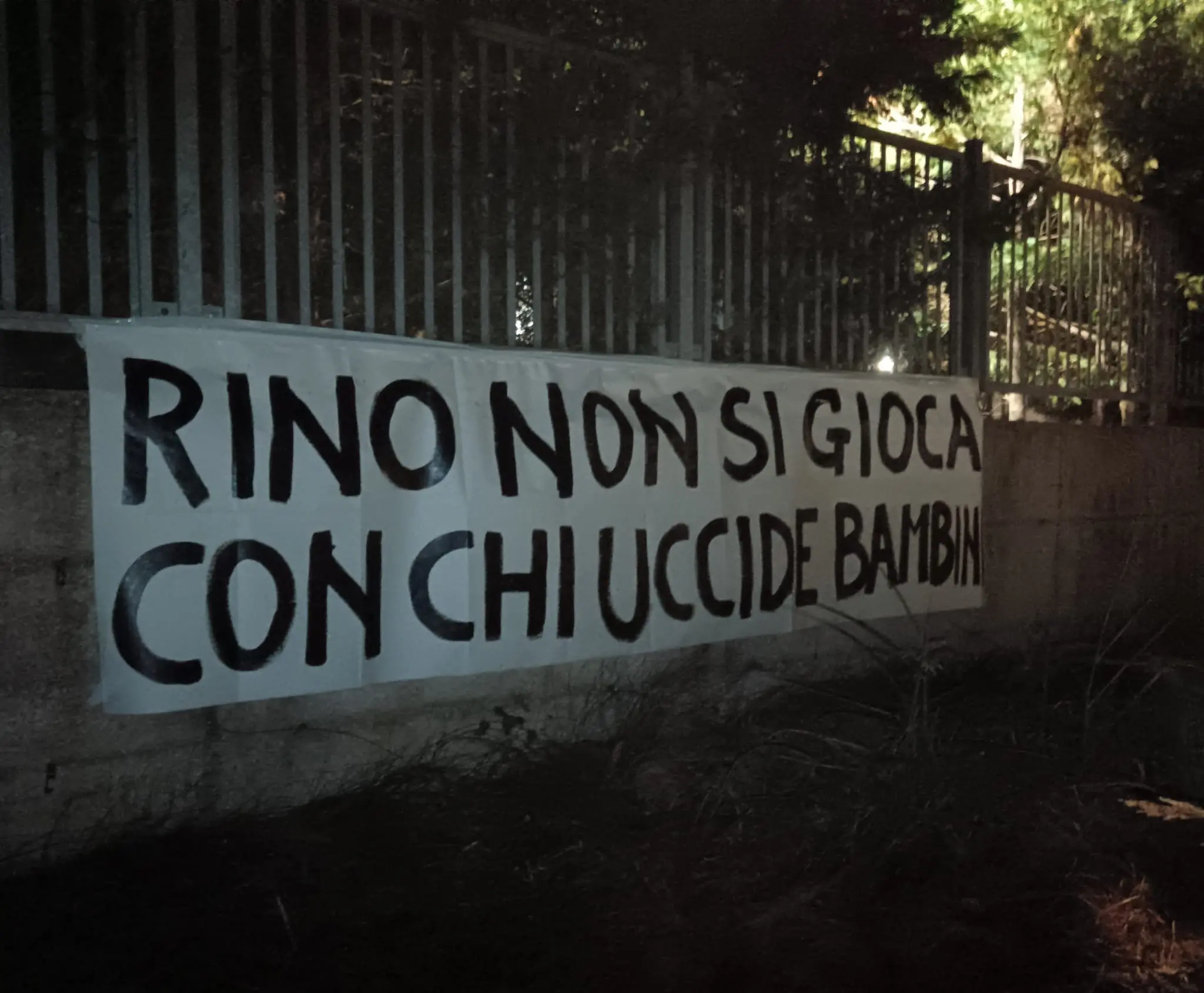 Gattuso, non solo rose: Schiavonea protesta contro la disputa di Israele-Italia