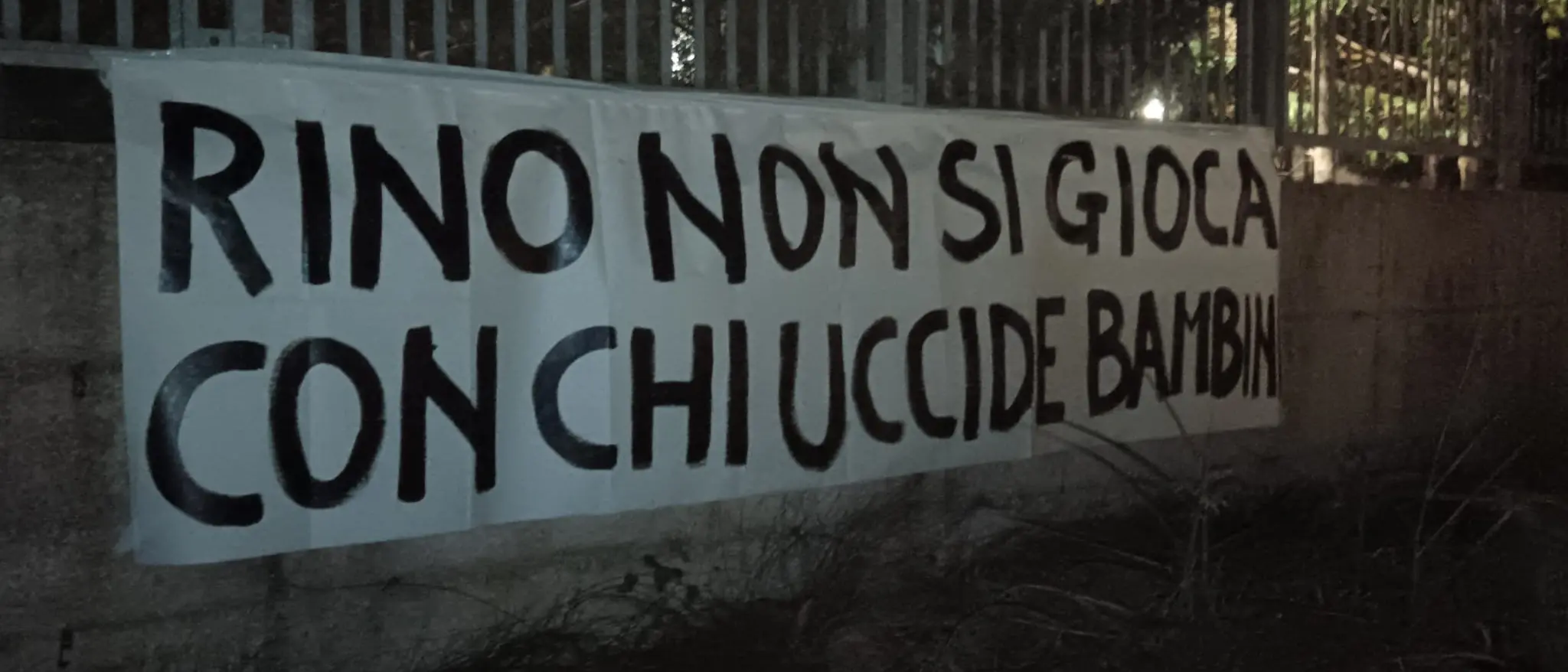 Gattuso, non solo rose: Schiavonea protesta contro la disputa di Israele-Italia