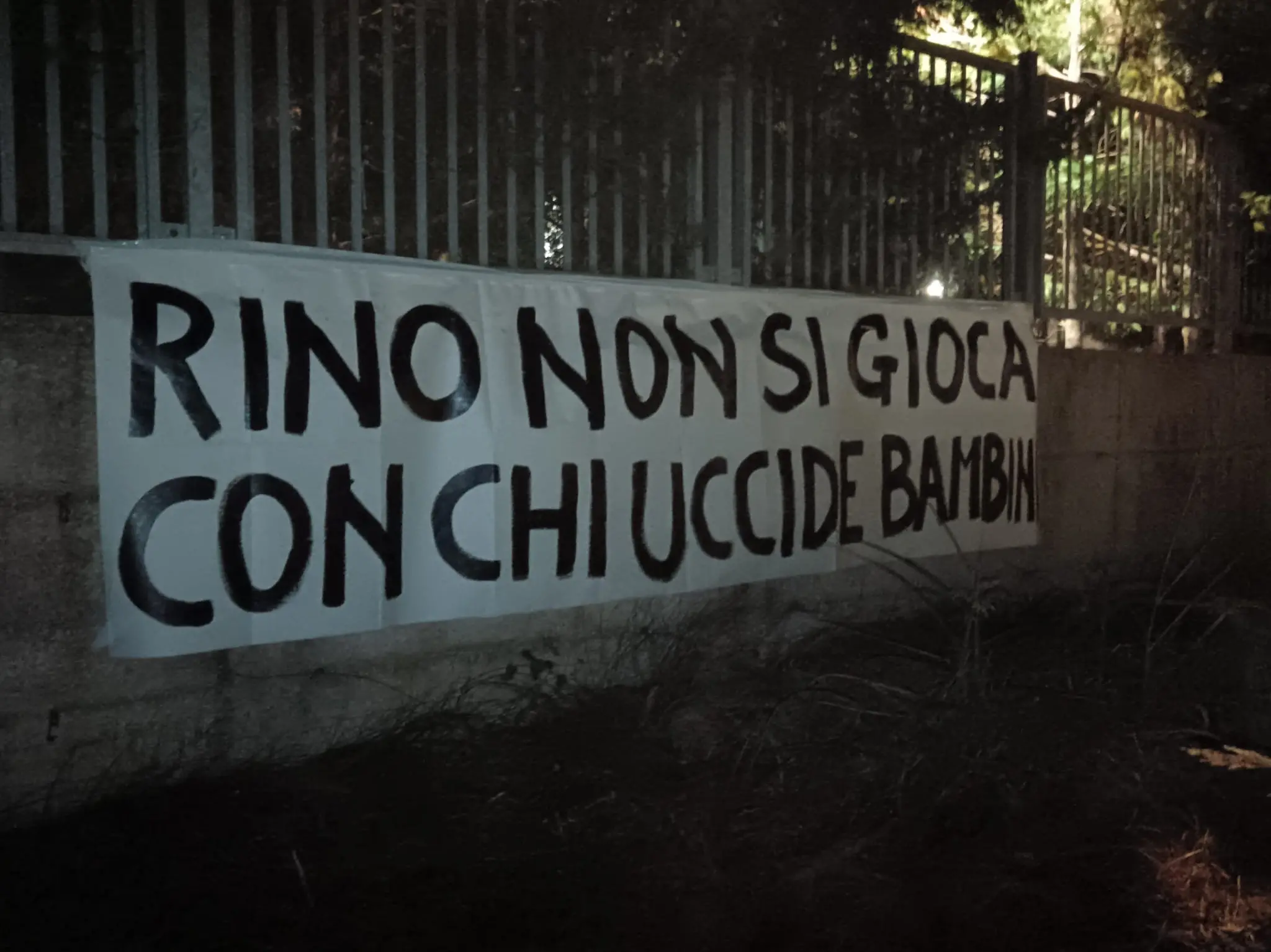 Gattuso, non solo rose: Schiavonea protesta contro la disputa di Israele-Italia