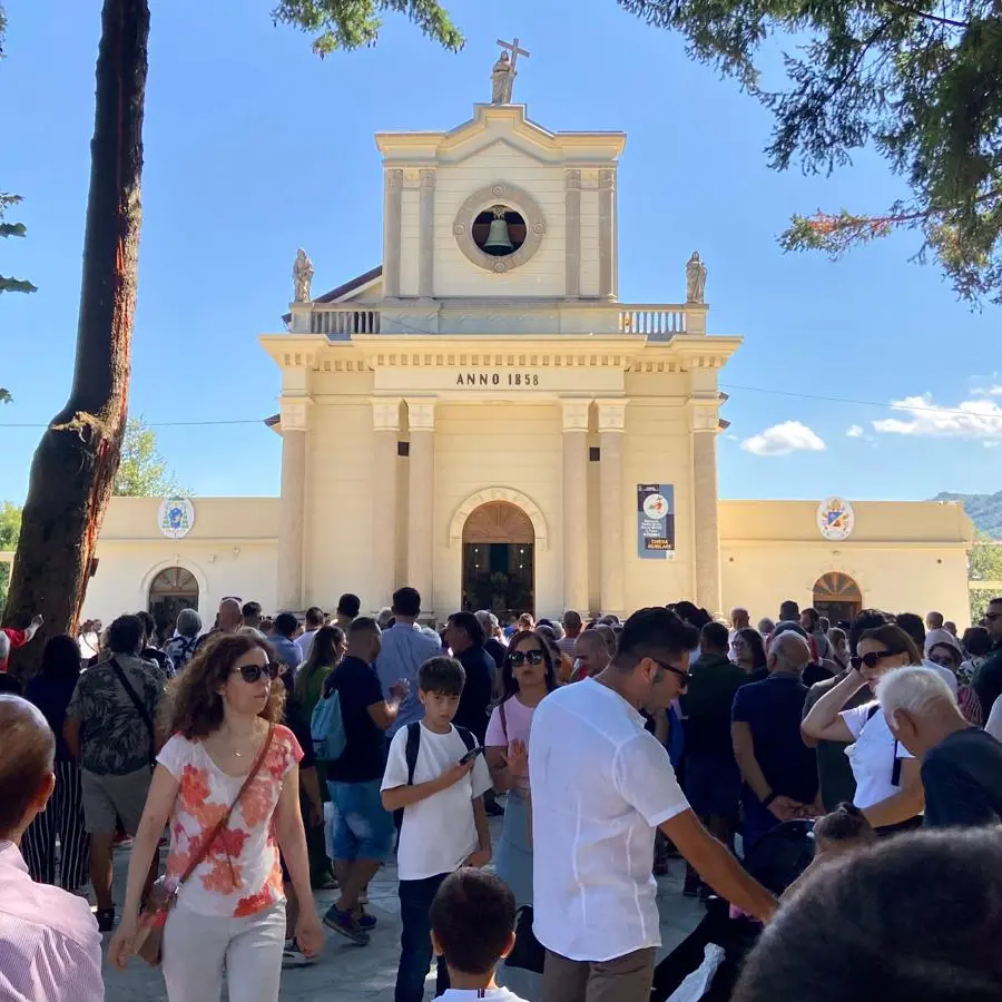 «Qui voglio un tempio di fede»: così nacque il santuario\u00A0a Torre Ruggiero, oggi meta di fedeli da tutta la Calabria\n