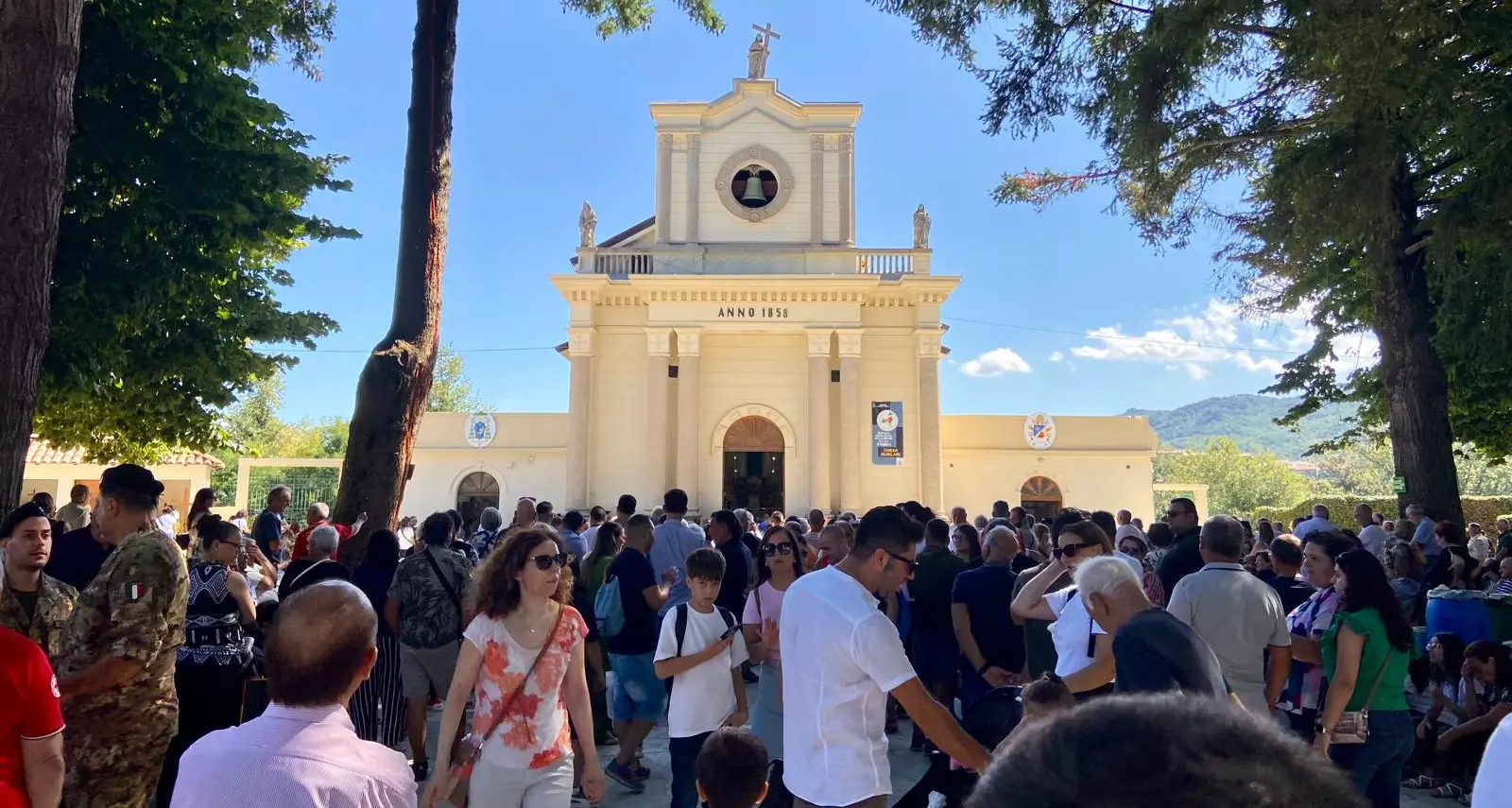 «Qui voglio un tempio di fede»: così nacque il santuario\u00A0a Torre Ruggiero, oggi meta di fedeli da tutta la Calabria\n