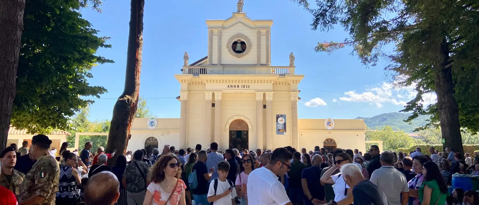 «Qui voglio un tempio di fede»: così nacque il santuario\u00A0a Torre Ruggiero, oggi meta di fedeli da tutta la Calabria\n