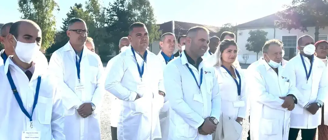 L'addio dei medici cubani: quando la sanità calabrese perde i suoi eroi improvvisati\n