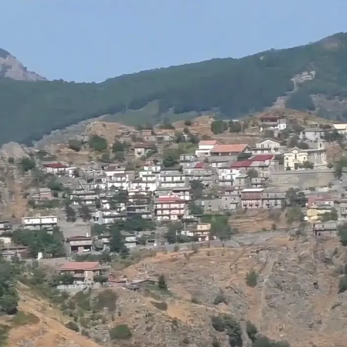 Ferita ma viva, Roccaforte non si arrende a incendi e spopolamento:\u00A0«La montagna non va abbandonata, è la chiave per il futuro»\n