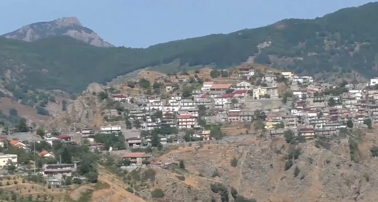 Ferita ma viva, Roccaforte non si arrende a incendi e spopolamento:\u00A0«La montagna non va abbandonata, è la chiave per il futuro»\n
