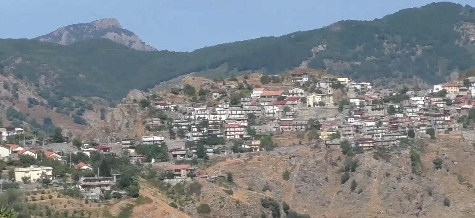 Ferita ma viva, Roccaforte non si arrende a incendi e spopolamento:\u00A0«La montagna non va abbandonata, è la chiave per il futuro»\n