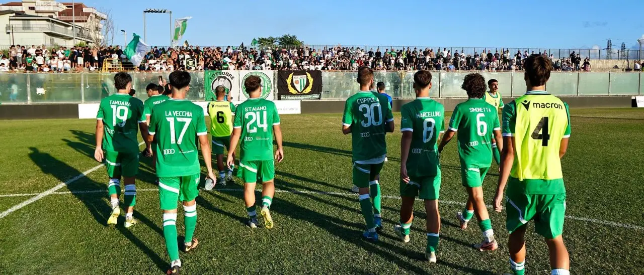 Serie D, la Reggina stecca (inaspettatamente) all'esordio: passa il Castrum Favara. Sorrisi a metà per le due lametine\n