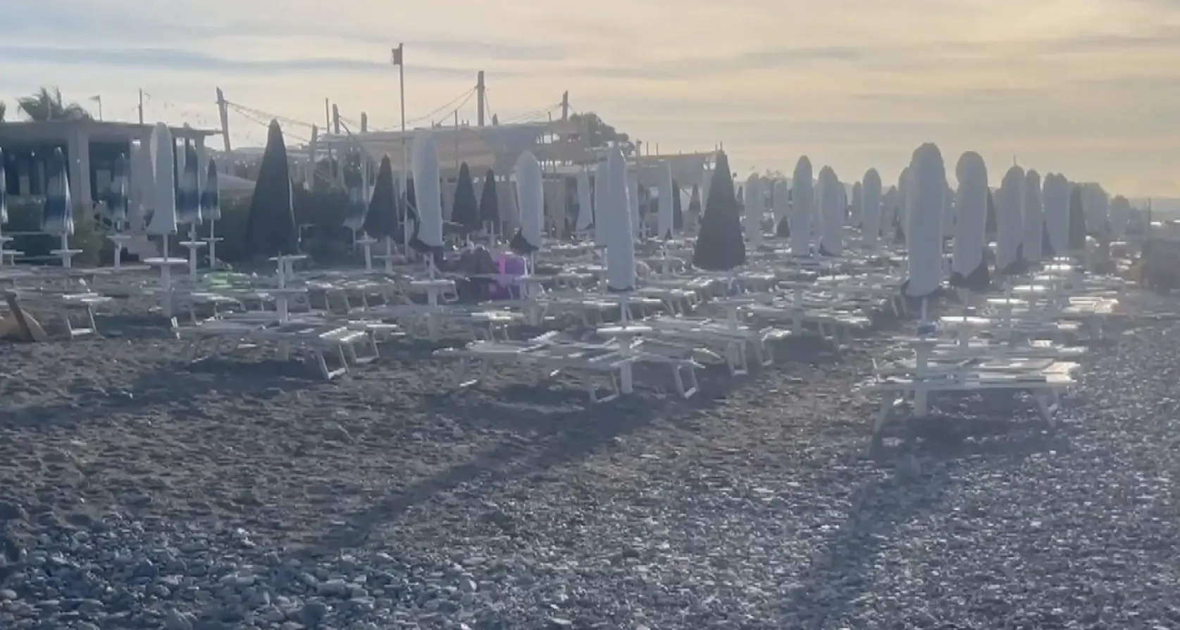 Estate chiusa in anticipo sulle spiagge joniche: tra costi e burocrazia restare aperti non conviene\n