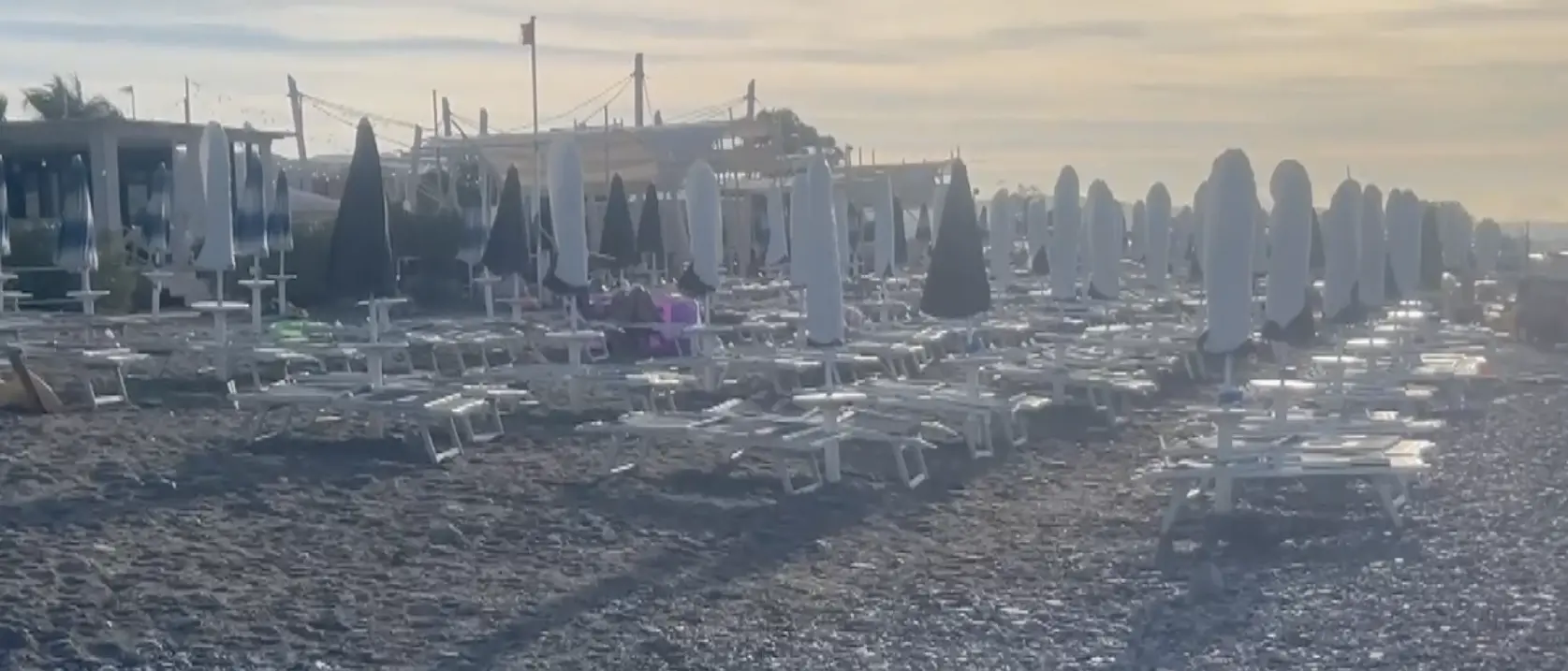 Estate chiusa in anticipo sulle spiagge joniche: tra costi e burocrazia restare aperti non conviene\n