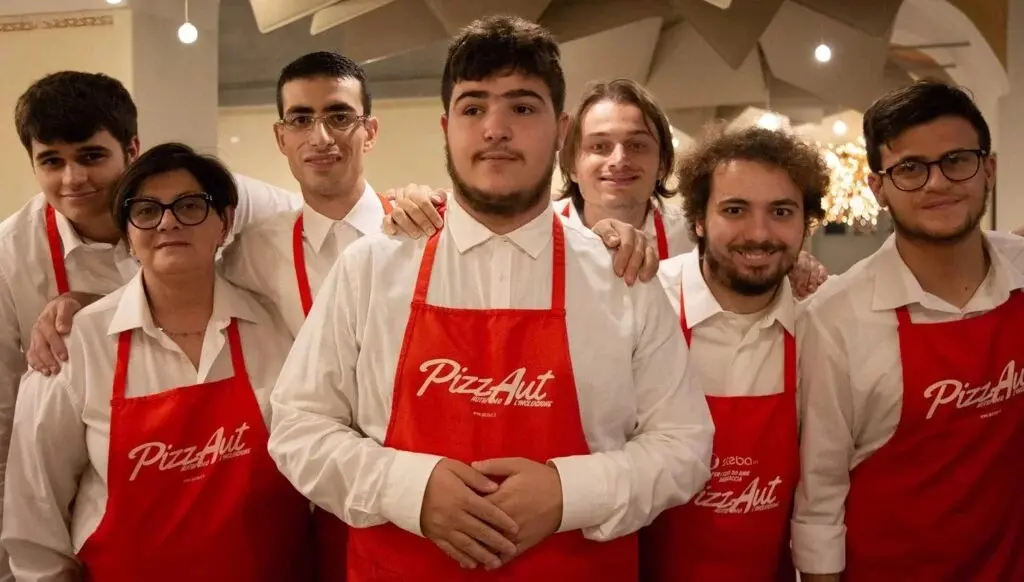Bidone da cinquanta coperti a PizzAut, ma Mattarella chiama il locale: «Abbracciate i ragazzi per me»\n