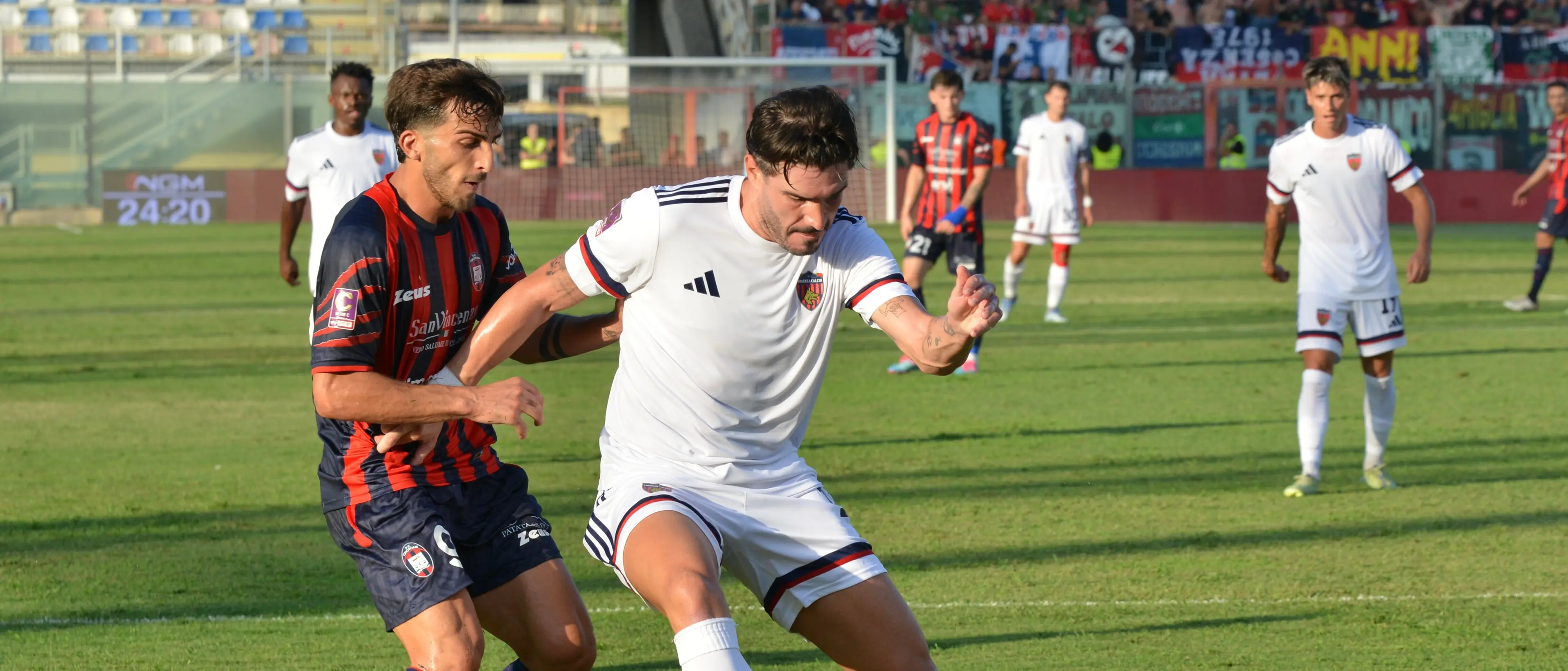 Vincono solo i tifosi, Crotone e Cosenza non si fanno male: allo Scida è 0-0\n