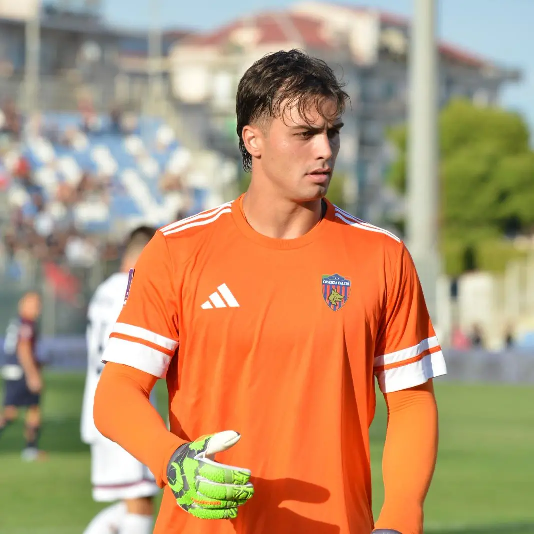 Crotone-Cosenza, Vettorel firma il pareggio. Giornata no per Cannavò: ecco le pagelle\n