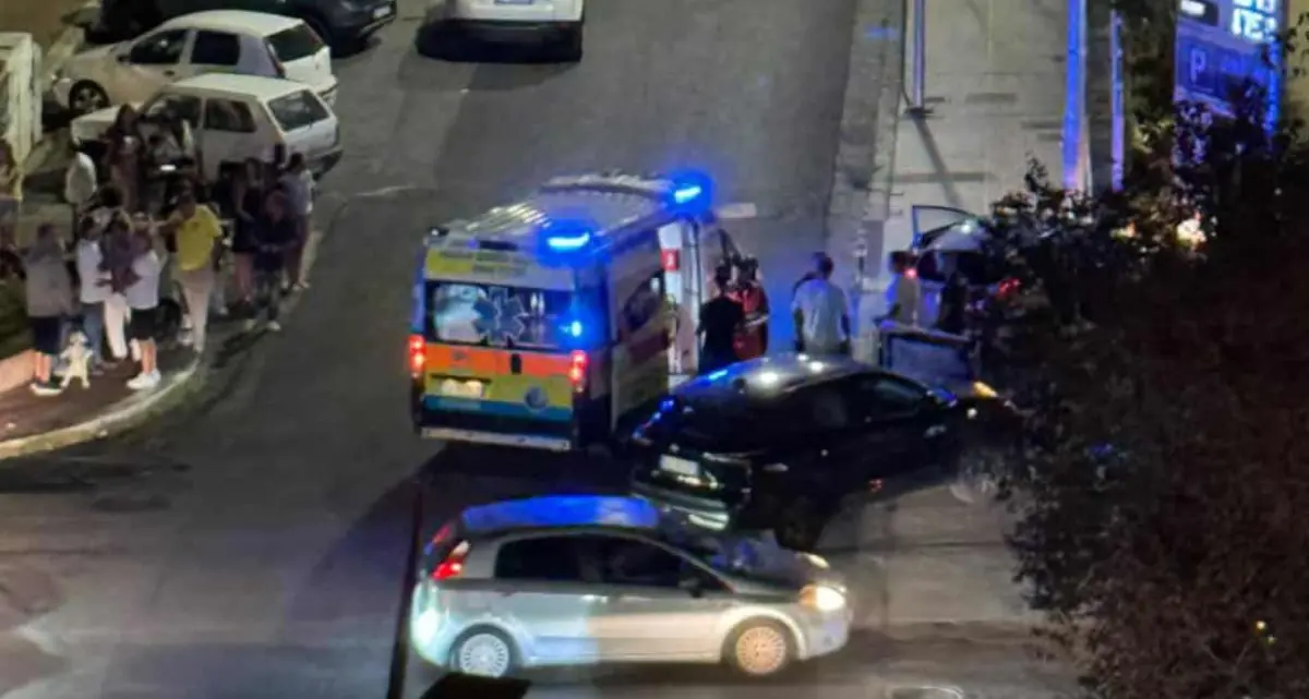 Cosenza,\u00A0violento scontro tra auto vicino piazza Loreto: due ambulanze sul posto