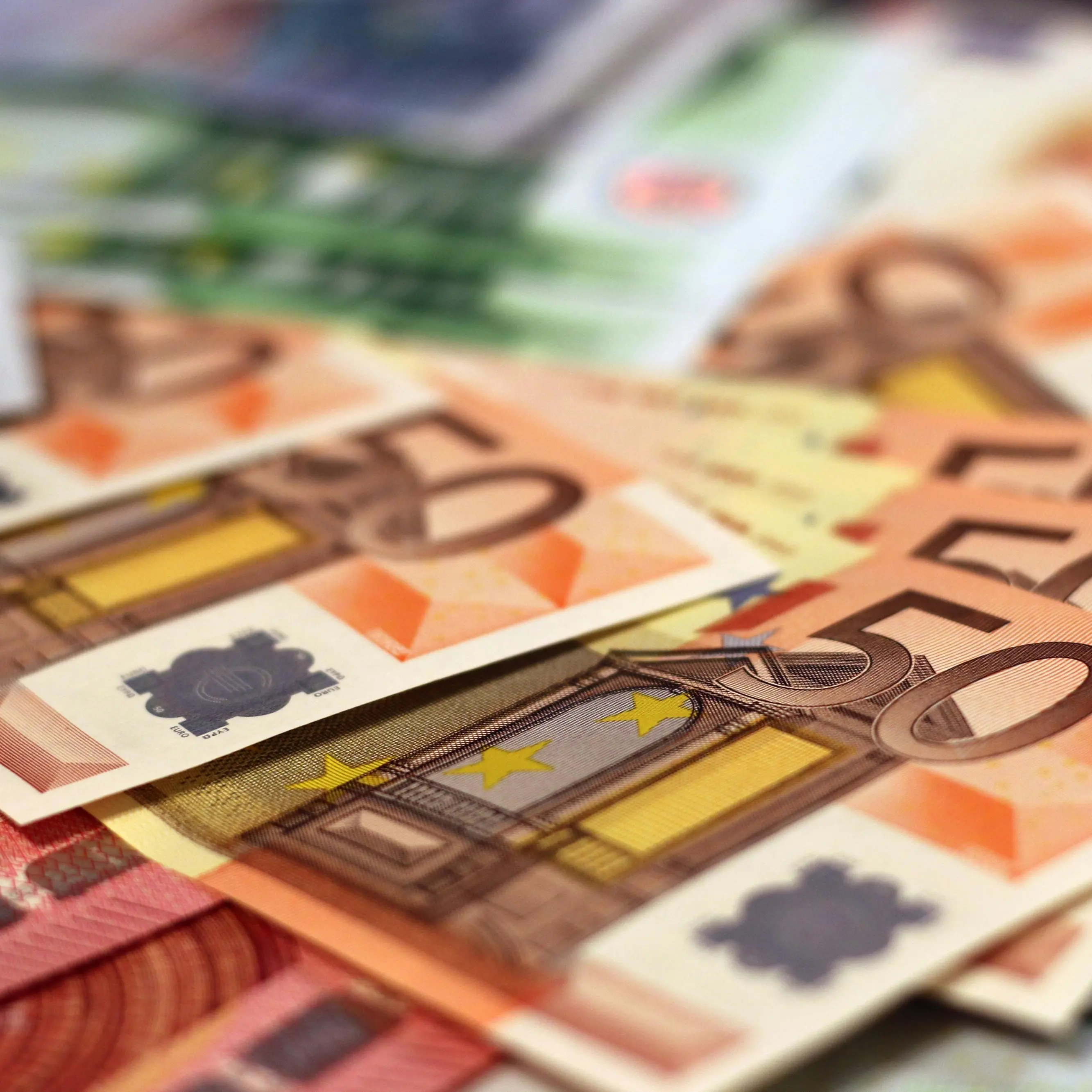 Redditi in Calabria tra i più bassi d’Italia: il gap con il Nord resta un macigno per i cittadini\n
