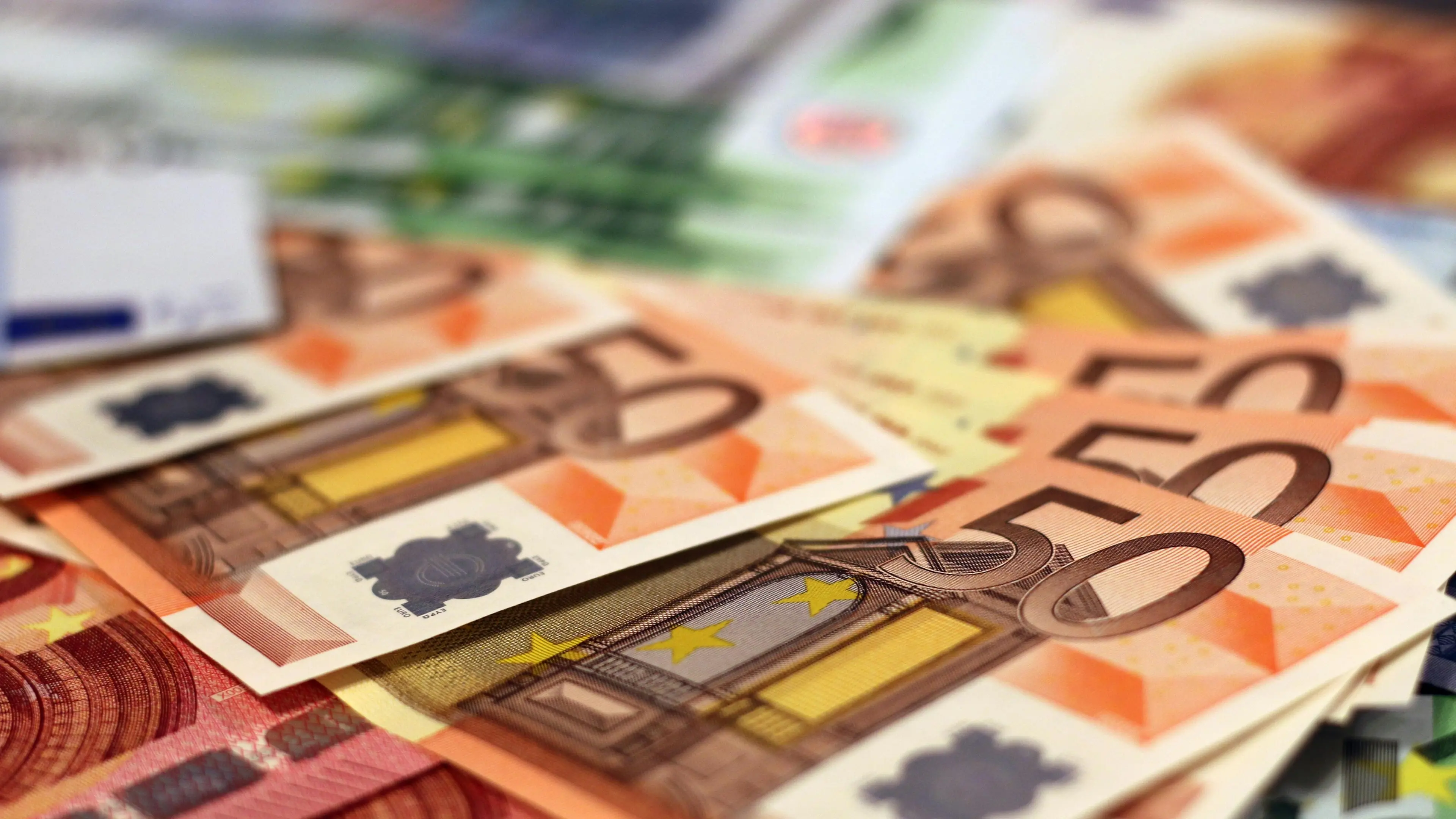 Redditi in Calabria tra i più bassi d’Italia: il gap con il Nord resta un macigno per i cittadini\n