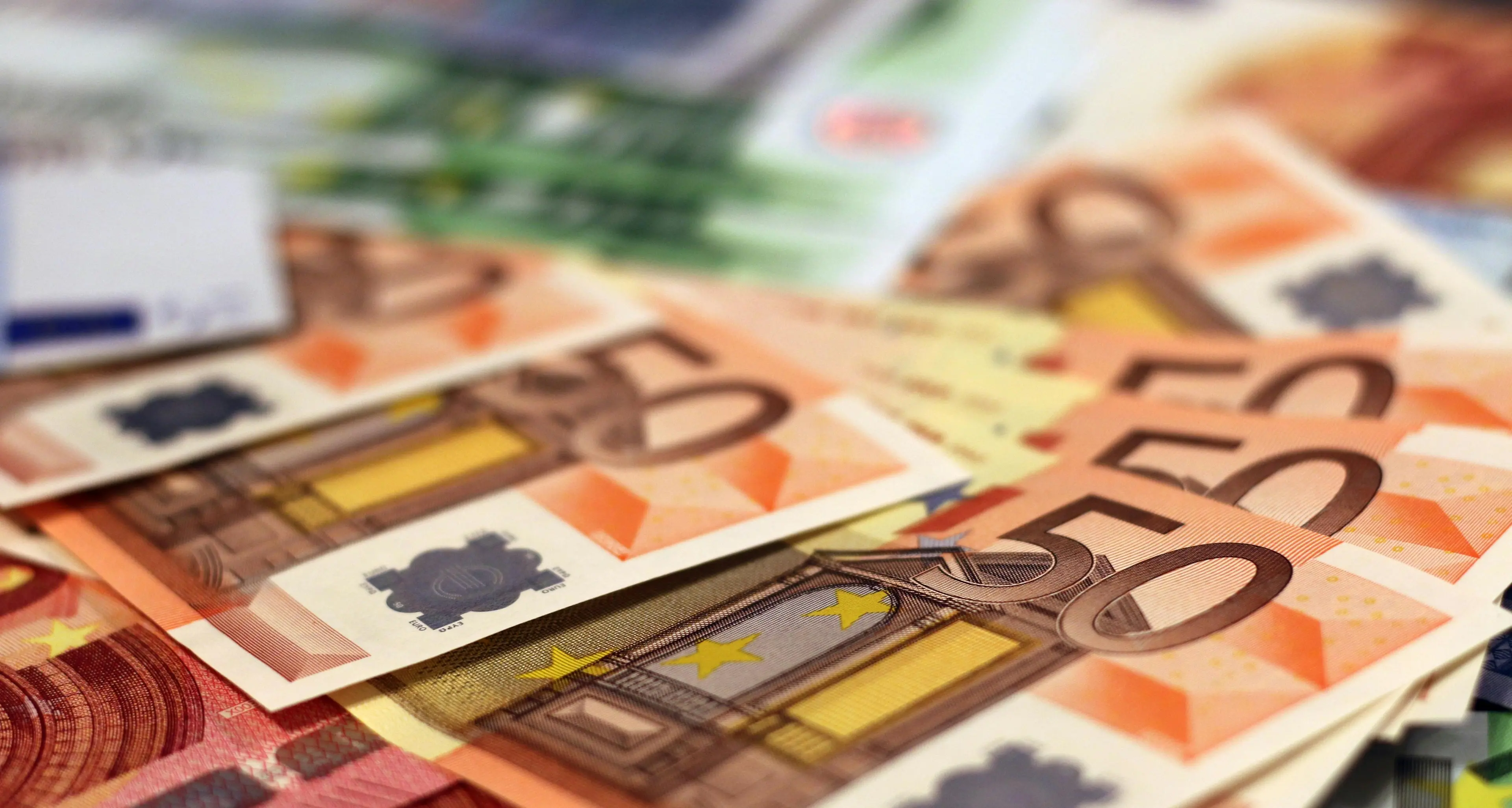 Redditi in Calabria tra i più bassi d’Italia: il gap con il Nord resta un macigno per i cittadini\n