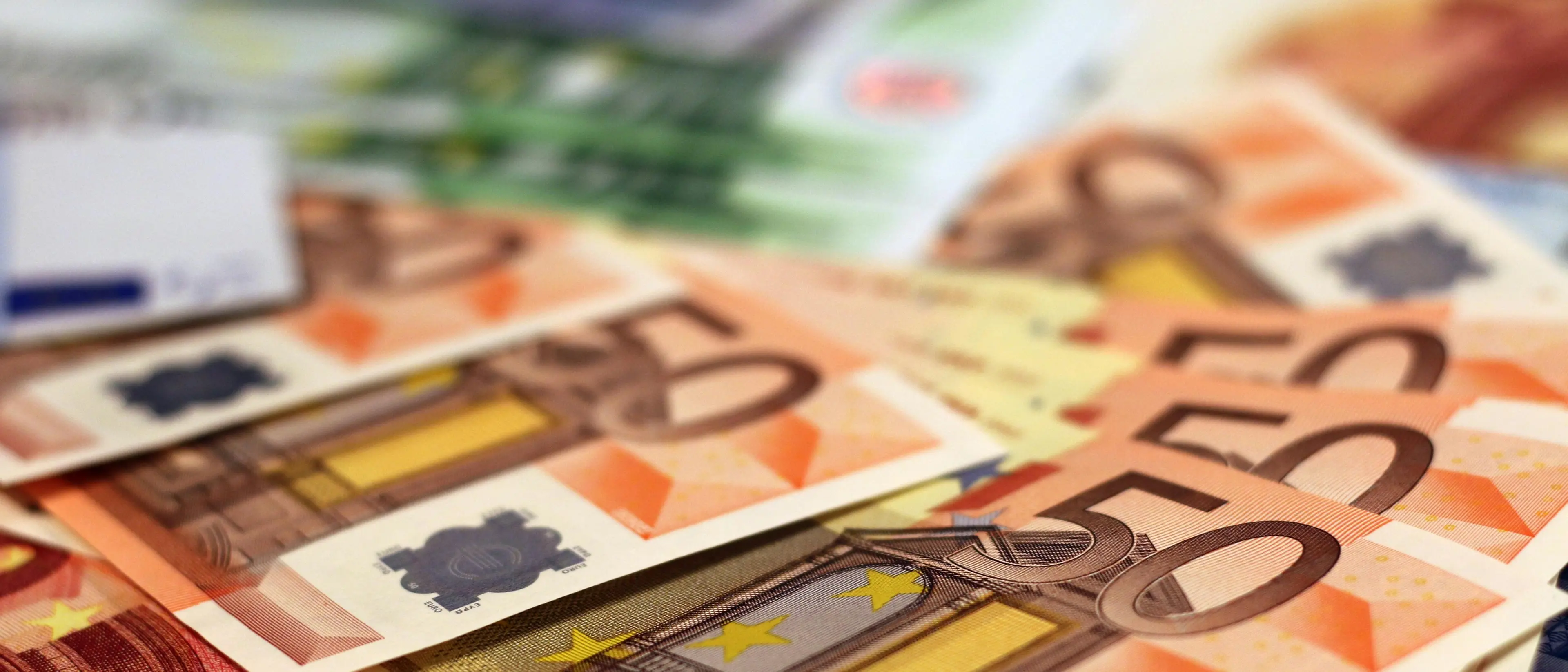 Redditi in Calabria tra i più bassi d’Italia: il gap con il Nord resta un macigno per i cittadini\n