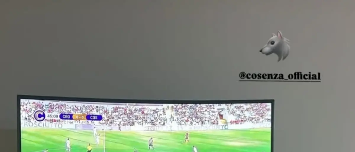 Micai, cuore Cosenza: il portiere davanti alla tv per il derby